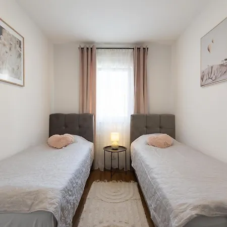 With Parking Space - Split - 24380 Apartment Podstrana